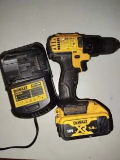 Tradera Dewalt XR 18V Slagborrmaskin med batteri och laddare> Maskiner