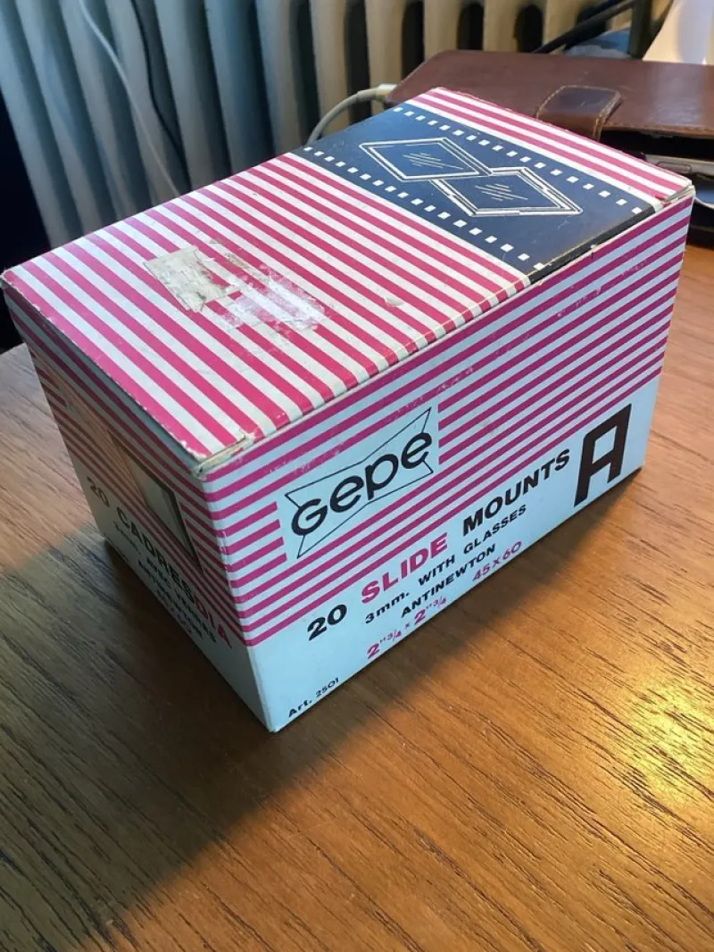 Tradera Diaramar för Mellanformat 6x4,5 cm, antinewton med glas^ Analoga Projektorer