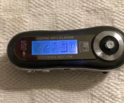 Tradera Digital MP3-spelare med FM-radio^ Mp3 & Mp4-spelare