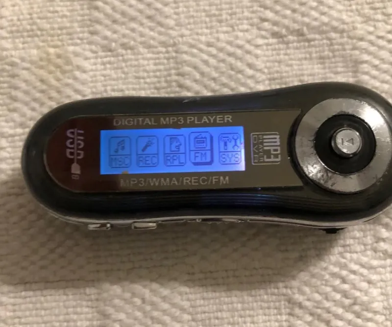 Tradera Digital MP3-spelare med FM-radio^ Mp3 & Mp4-spelare