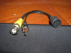 Tradera DIN-kabel/adapter 6-pol hona - 1xRCA/BNC hane 0,2m^ Kameratillbehör