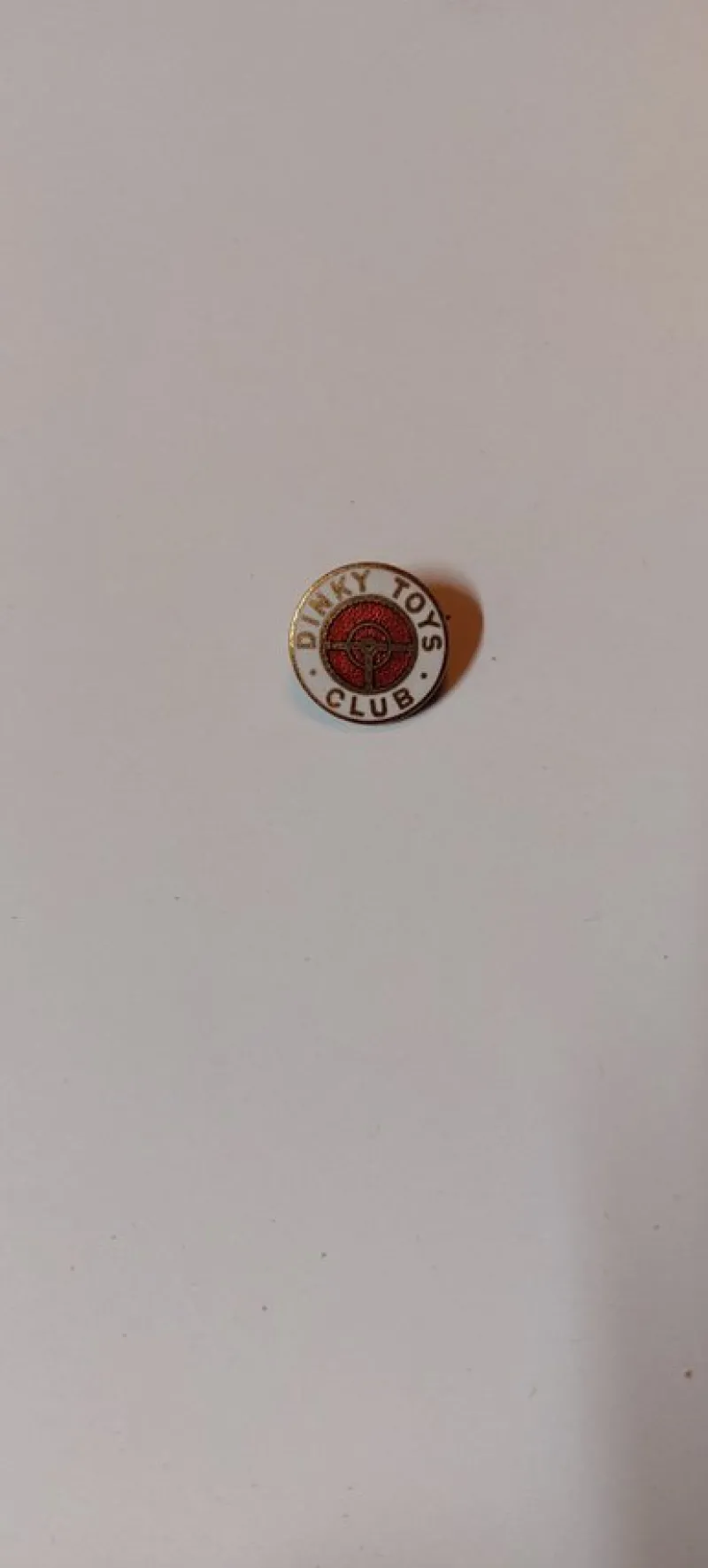 Tradera Leksaks- & Samlarbilar<Dinky Toys Club Emblem från 50-talet