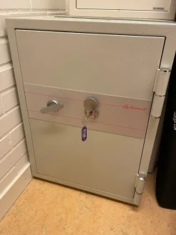 Tradera Affärsverksamhet<Diplomat Kassaskåp med Låda