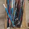 Tradera Hockey & Skridskor<Diverse knäckta kolfiber klubbor
