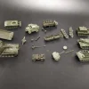 Tradera Diverse modeller från en armé samt en hög med instruktionsböcker^ Skalamodeller