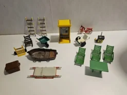 Tradera Diverse tillbehör till Playmobil, stolar, skottkärra mm> Figurer & Leksaksvärldar