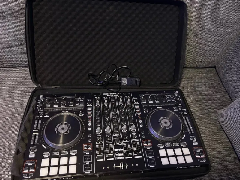 Tradera Dj controller^ Dj-utrustning