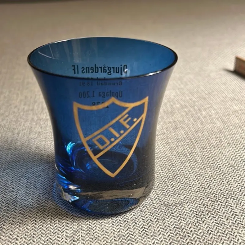 Tradera Sportmemorabilia<Djurga°rdens IF jubileumsglas 1978