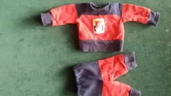 Tradera DockKläder BABYBORN retro !> Dockskåp & Dockor