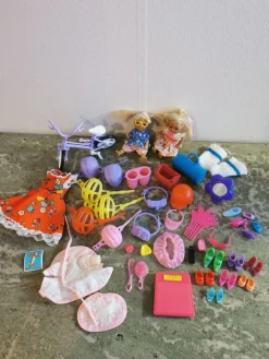 Tradera Dockor med blandade tillbehör, (barbie, simba,?)^ Dockor