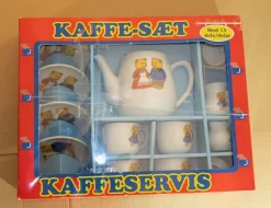 Tradera Dockservis - Barnservis - Servis barn - Lekservis - Bamse - Nalle kaffeservis> Utklädnad & Rollek