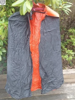 Tradera Dracula cape i röd svart med knyte framtill vändbar> Maskeradkläder