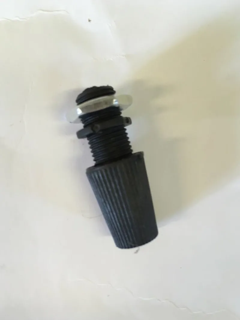 Tradera Dragavlastare med stoppmutter , 2st svart plast + M10 mutter 2st, för lampsladd> Belysning & Armaturer