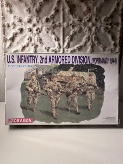 Tradera Dragon 1:35 U.S. Infantry, 2nd Armored Division (Normandy 1944) - Oöppnad^ Plastbyggsatser