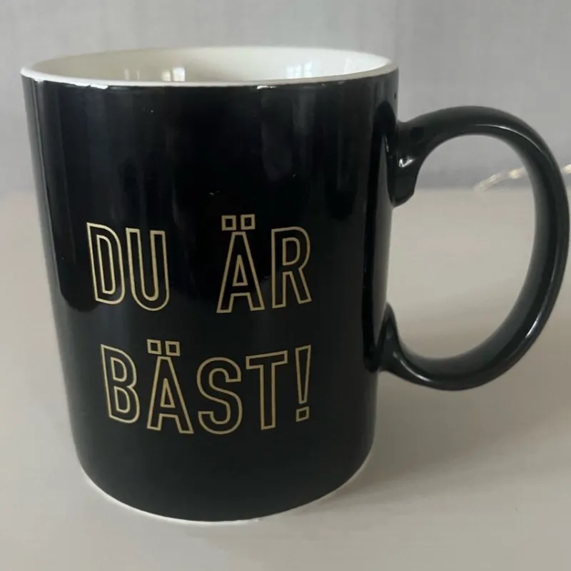 Tradera Du är bäst Svart mugg Porslinsmugg text i guld ICA ALLA HJÄRTANS DAG^ Hushållsartiklar