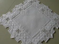 Tradera DUK I HARDANGER> Textilier