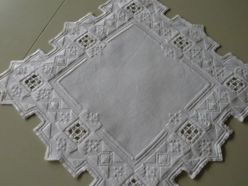 Tradera DUK I HARDANGER> Textilier