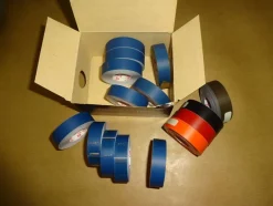 Tradera Dymo Tejp / Präglingstejp / 12.7 mm. 15 rullar i olika färger.> Kuriosa