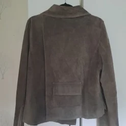 Tradera E LÄDERJACKA NYSKICK^ Damkläder