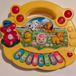 Tradera Elektriskt piano med ljus och ljud> Leksaksinstrument