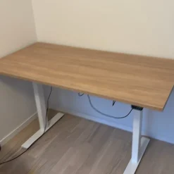Tradera El-höj- och sänkbart skrivbord Brizley Pro3X 140x70cm^ Möbler
