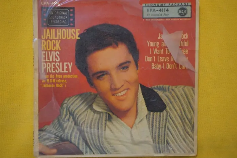 Tradera ELVIS PRESLEY JAILHOUSE ROCK KONVOLUT TILL MUSIK VINYL EP SKIVA 50 TALET^ Skivomslag