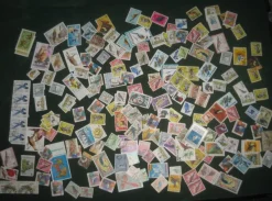 Tradera En liten hög frimärken med utländska fåglar^ Flera Länder