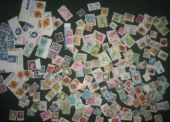 Tradera En liten hög frimärken med blommor^ Flera Länder