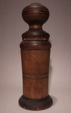 Tradera EN RIKTIGT ANTIK GAMMAL & OVANLIG KRYDDKVARN I TRÄ & JÄRN 1800-TAL> Allmoge