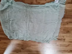 Tradera en scarf i mild mintgrön färg> Sjalar & Halsdukar