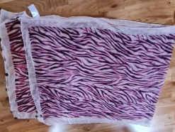 Tradera en scarf med paljetter (dubbelvikt på bilden)> Sjalar & Halsdukar