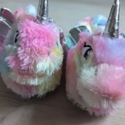 Tradera Övriga Skoprodukter<Enhörning tofflor - Regnbågsfärgad fluffig lycka!