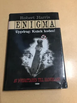 Tradera Enigma / Harris, Robert> Historia