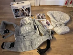 Tradera Ergobaby Bärsele - Stjärnmotiv med nyfödd insats.> Babyprodukter