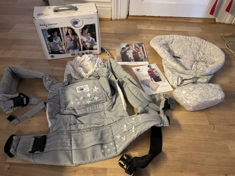 Tradera Ergobaby Bärsele - Stjärnmotiv med nyfödd insats.> Babyprodukter
