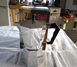 Tradera Espressobryggare 6 koppar Zanzibar Express för spisplatta. Originalförpackning.^ Hushållsmaskiner
