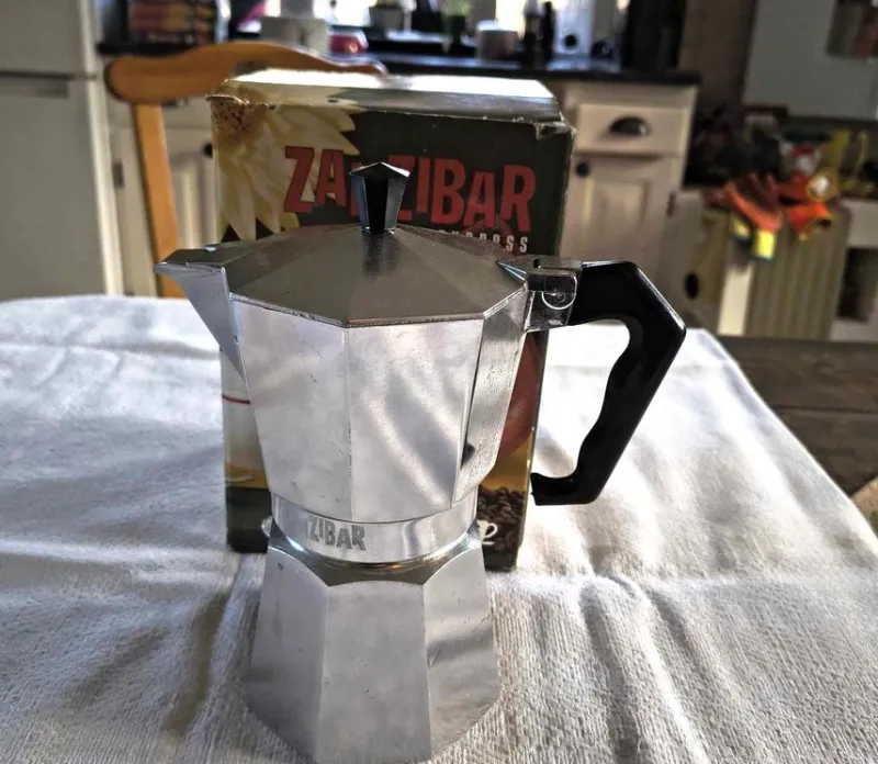 Tradera Espressobryggare 6 koppar Zanzibar Express för spisplatta. Originalförpackning.^ Hushållsmaskiner