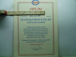 Tradera Mobilia<Esso Framvagnsservicekurs Diplom........1971