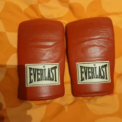 Tradera Boxning<Everlast Röda Boxhandskar