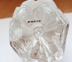 Tradera Övriga Samlarsaker<Facit , Åtvidaberg viking i glas märkt Facit i botten