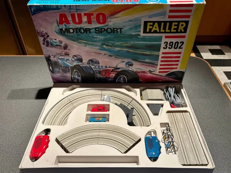 Tradera Faller Auto Motor Sport 3902 - bilbana klassisk ”åtta”^ Övrig Hobby