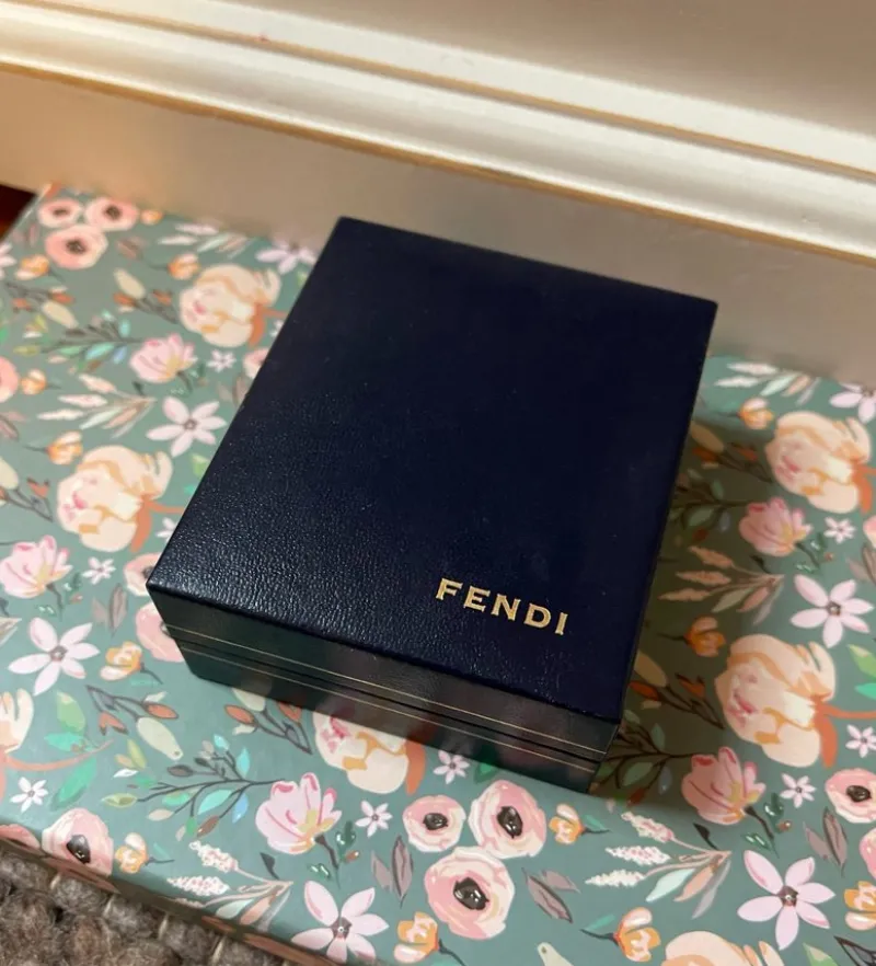 Tradera Smyckestillbehör<Fendi smyckesask