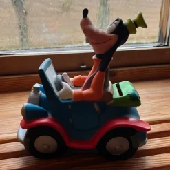 Tradera Sparbössor<Figursparbössa Goofy i bil