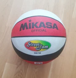 Tradera Basket<Fin Oanvänd Flerfärgad Basketboll Basket Boll. Mikasa Official.