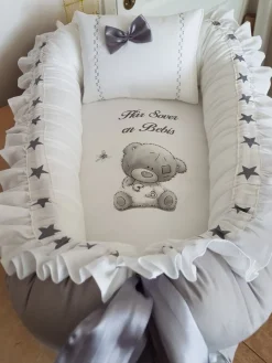 Tradera FINT Babynest i ljusgrå färg, ingår täcke, kudde, nappficka, hemsytt> Inredning Barnrum