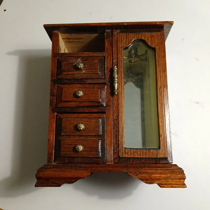 Tradera Smyckeskrin & -förvaring<Fint gammalt smyckesskåp/smyckesskrin