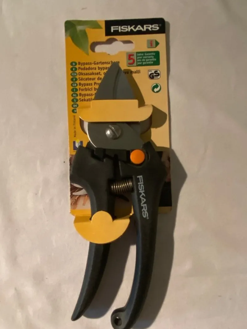 Tradera Trädgårdsredskap<Fiskars Sekatör. Ny från järnhandel.