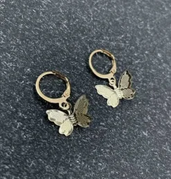 Tradera Örhängen<Fjäril. NYA. --- SAMFRAKTAR ---