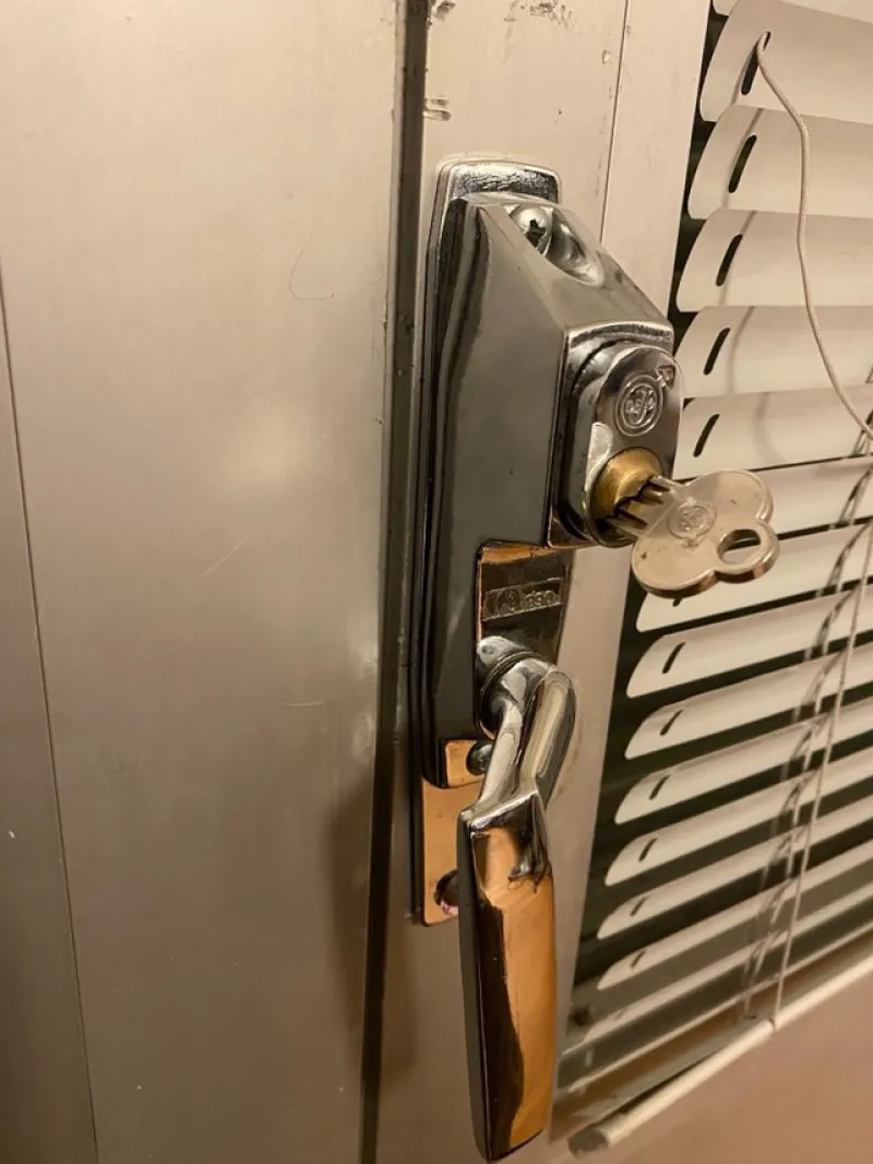 Tradera Fönsterhandtag med lås> Krokar, Handtag & Beslag