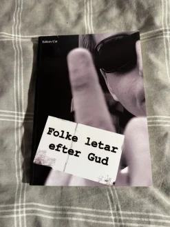 Tradera Folke - Folke Letar Efter Gud - Oldbrind Pseudonymf - Signerad - Street Art> Konst & Hantverk